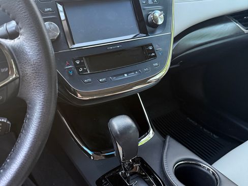 Used 2017 Toyota Avalon XLE Plus w/ All Weather Liner Package image 10