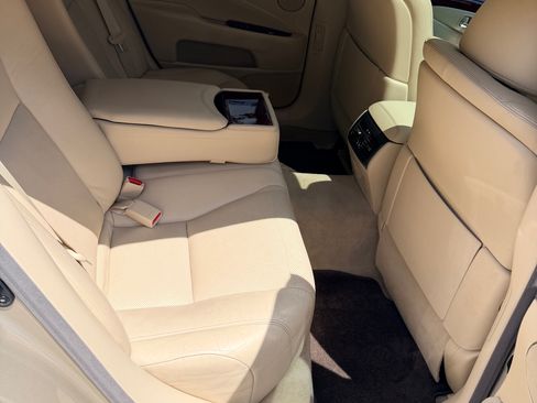 Used 2011 Lexus LS 460 w/ Comfort Pkg RWD image 9