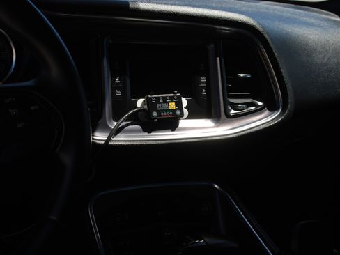Used 2016 Dodge Challenger SXT RWD image 4
