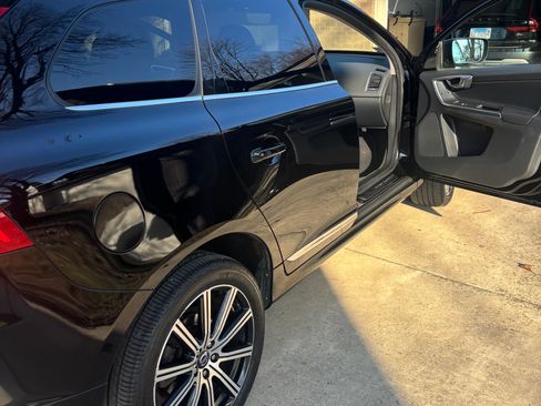 Used 2015 Volvo XC60 T6 Platinum w/ Climate Package image 11