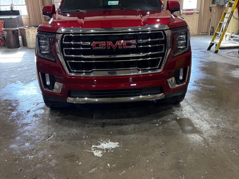 Used 2024 GMC Yukon XL SLT w/ SLT Luxury Package image 13