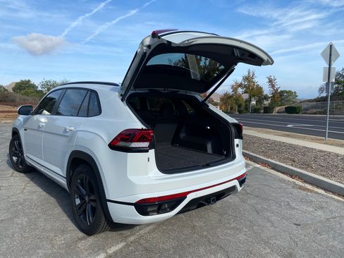 Used 2021 Volkswagen Atlas Cross Sport SE w/ Panoramic Sunroof Package image 6