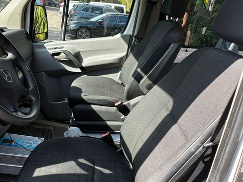 Used 2014 Mercedes-Benz Sprinter 3500 image 21