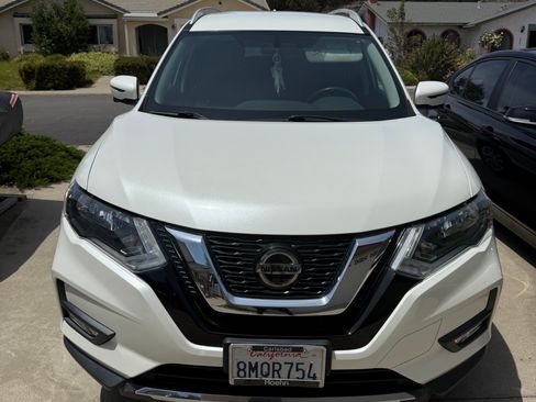 Used 2018 Nissan Rogue SV w/ Premium Package FWD image 1
