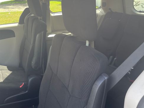 Used 2013 Dodge Grand Caravan SXT w/ Entertainment Group 1 FWD image 4