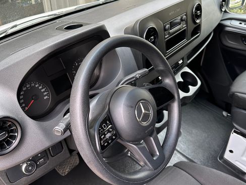 Used 2021 Mercedes-Benz Sprinter 2500 image 15