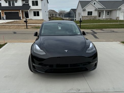 Used 2023 Tesla Model Y Long Range AWD/4WD image 9