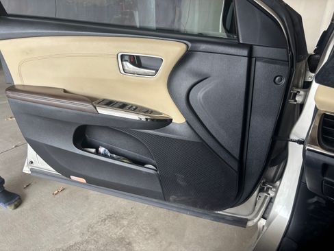 Used 2016 Toyota Avalon XLE Plus image 9