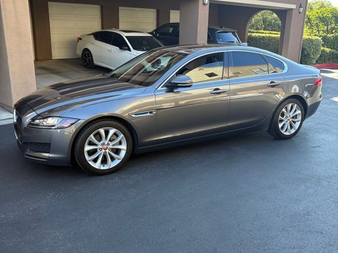 Used 2018 Jaguar XF Premium RWD image 11
