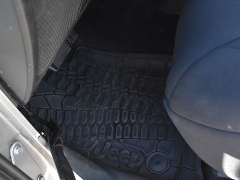 Used 2014 Jeep Wrangler Unlimited Sahara image 19