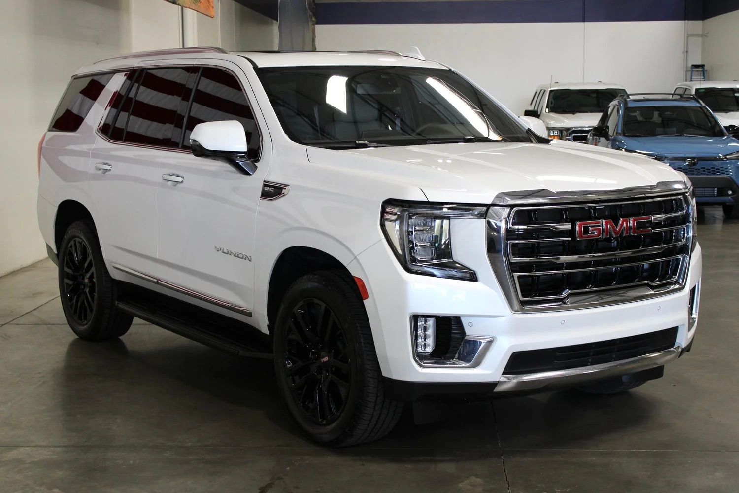 Used 2022 GMC Yukon SLT w/ SLT Luxury Package AWD/4WD image 2