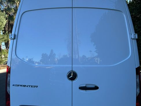 Used 2024 Mercedes-Benz eSprinter 170 Cargo image 6