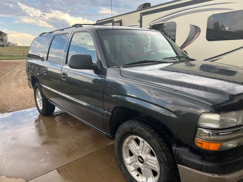 Used 2006 Chevrolet Suburban LS w/ Smart Select Package image 5