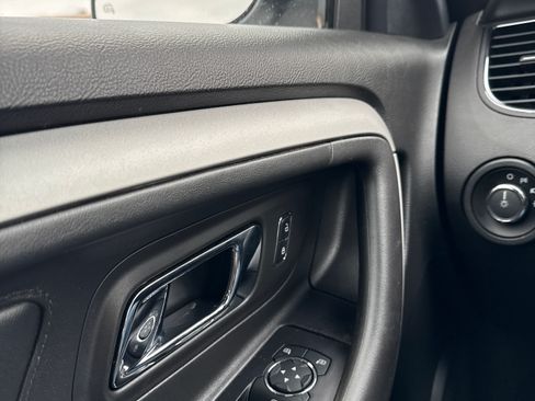 Used 2018 Ford Taurus SEL image 5