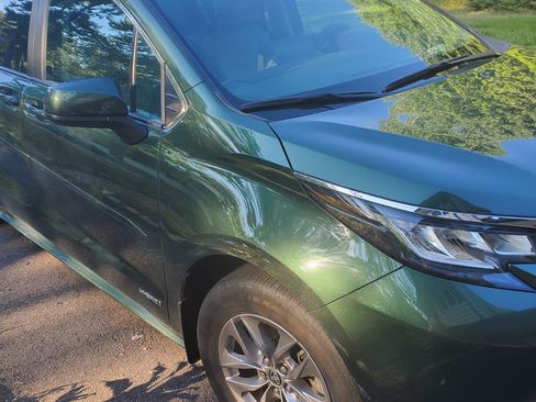 Used 2021 Toyota Sienna LE image 6