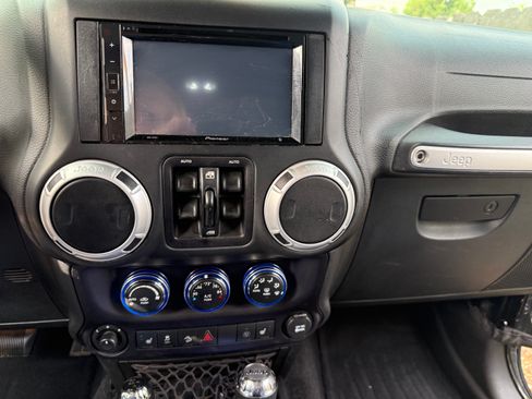 Used 2016 Jeep Wrangler Unlimited Sahara w/ Max Tow Package AWD/4WD image 9
