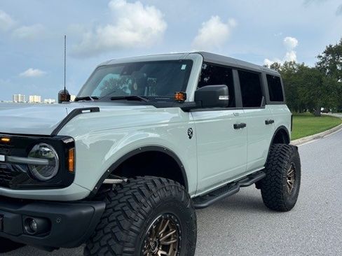 Used 2023 Ford Bronco Wildtrak image 2