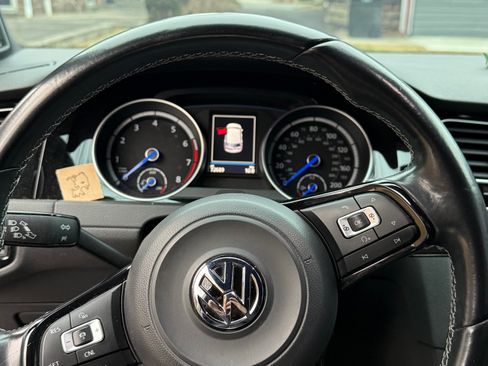 Used 2017 Volkswagen Golf 4-Door AWD/4WD image 11