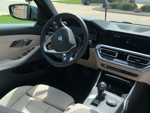 Used 2021 BMW 330i xDrive Sedan w/ Premium Package AWD/4WD image 4