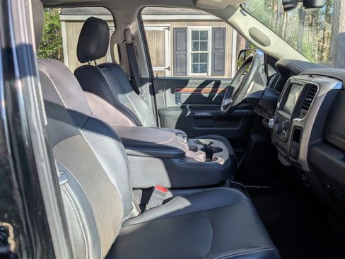 Used 2014 RAM 1500 Laramie w/ Convenience Group image 9