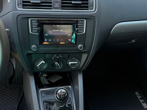 Used 2017 Volkswagen Jetta S image 19