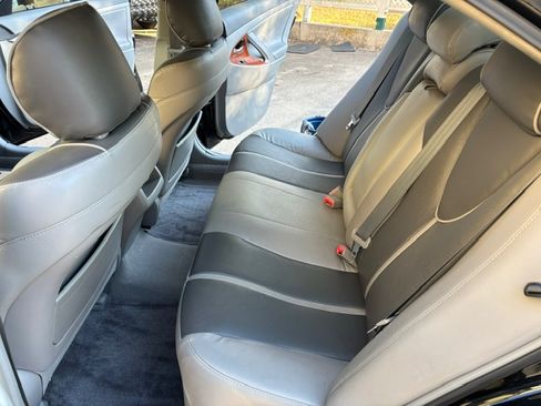 Used 2010 Toyota Camry LE image 9