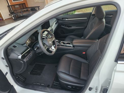 Used 2024 Nissan Altima 2.5 SR w/ SR Premium Package image 4