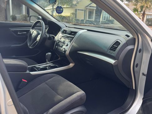 Used 2013 Nissan Altima 2.5 S image 9