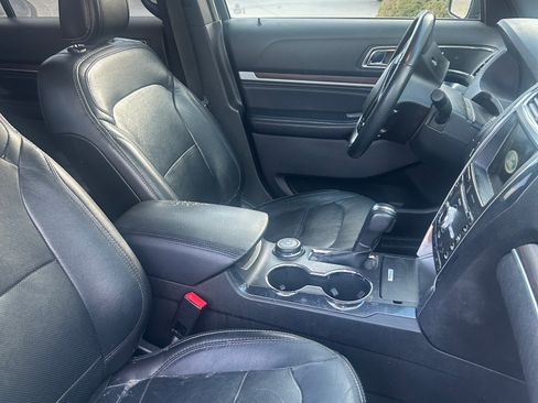 Used 2018 Ford Explorer Limited AWD/4WD image 9