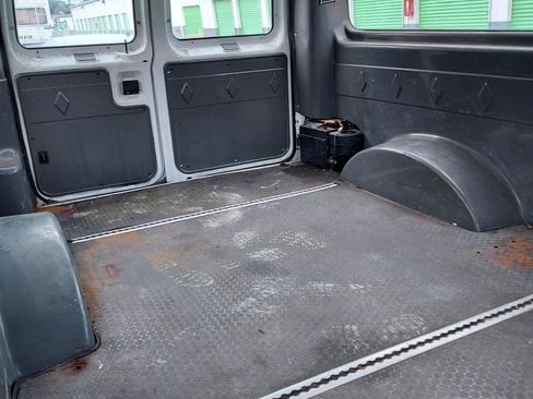 Used 2009 Ford E-250 and Econoline 250 image 9