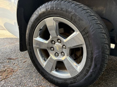 Used 2017 Chevrolet Suburban LT w/ Luxury Package image 10