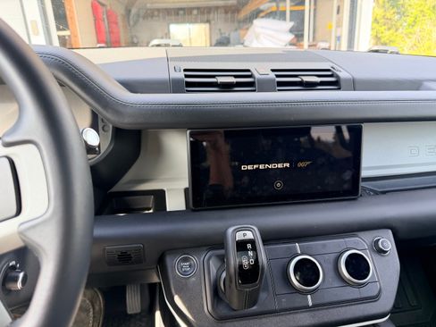 Used 2024 Land Rover Defender 110 S image 10