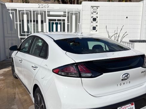 Used 2020 Hyundai Ioniq Limited image 5