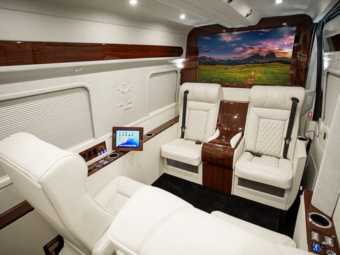 Used 2025 Mercedes-Benz Sprinter 2500 image 12