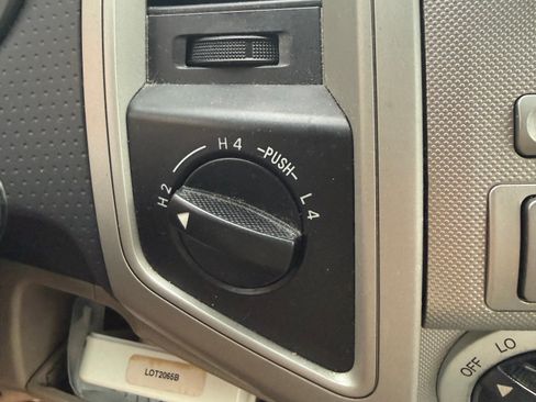 Used 2006 Toyota Tacoma Pickup 4D 6 ft AWD/4WD image 15