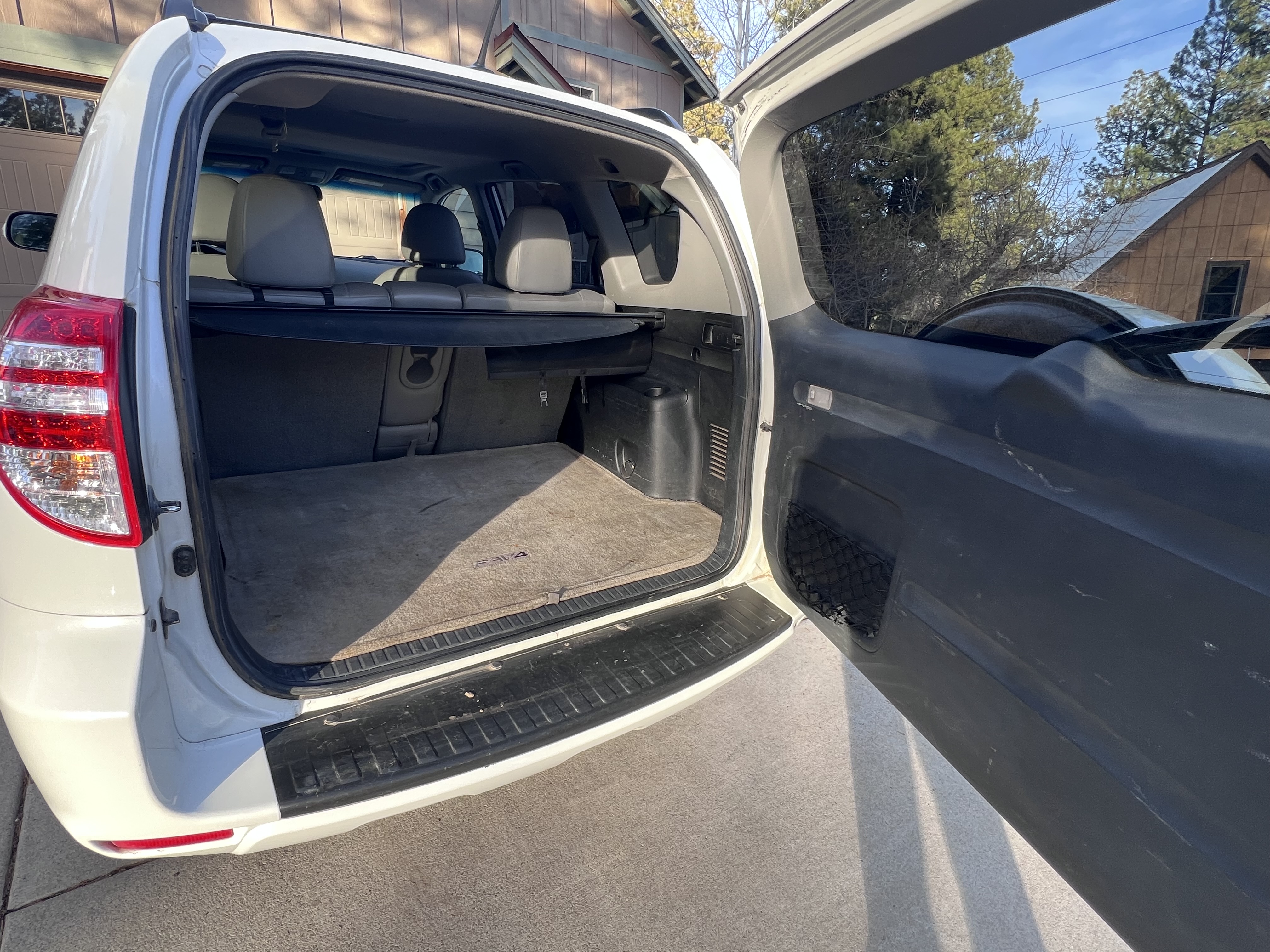 Used 2012 Toyota RAV4 Limited w/ Navigation Value Pkg AWD/4WD image 17