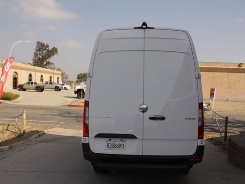 Used 2021 Freightliner Sprinter 2500 image 15