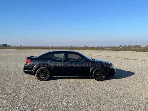 Used 2014 Dodge Avenger SE w/ Blacktop Package image 16