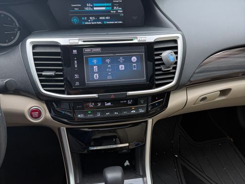 Used 2016 Honda Accord EX image 12