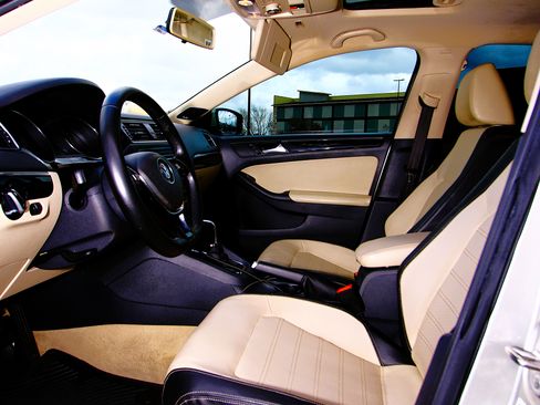 Used 2015 Volkswagen Jetta SEL image 13