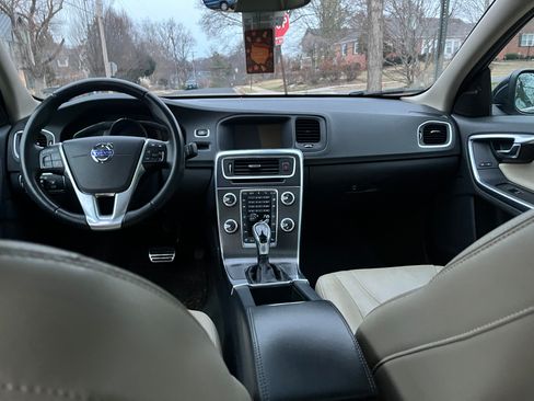 Used 2016 Volvo S60 T5 Premier image 13