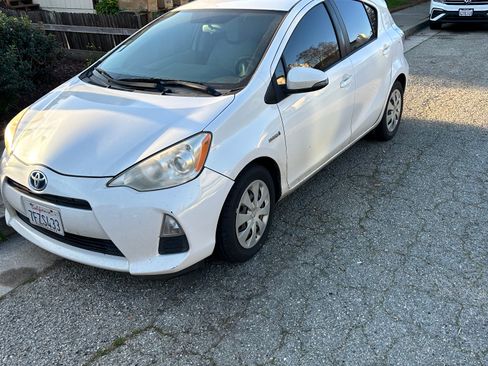 Used 2014 Toyota Prius C One image 2