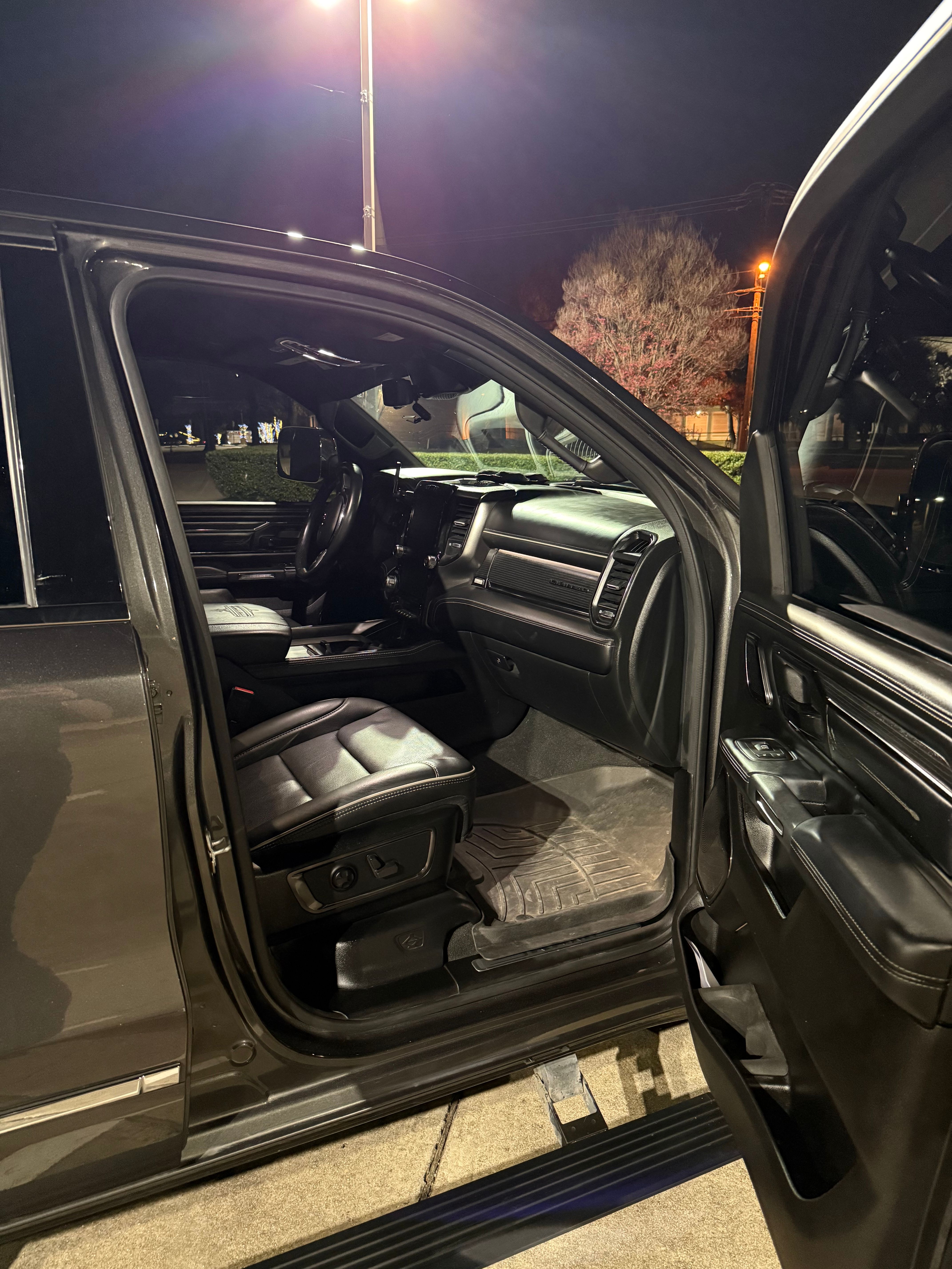Used 2022 RAM 1500 Limited AWD/4WD image 4