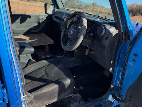 Used 2015 Jeep Wrangler Unlimited Sport image 12