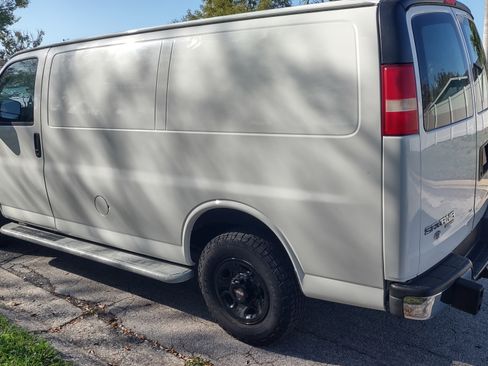 Used 2015 GMC Savana 2500 image 4