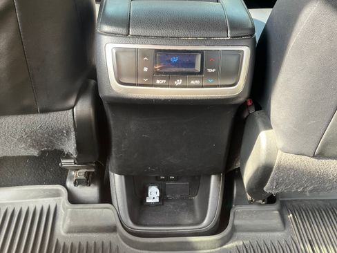 Used 2017 Toyota Highlander XLE image 14