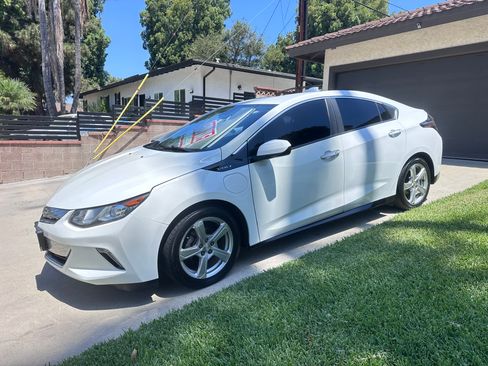 Used 2017 Chevrolet Volt LT FWD image 2