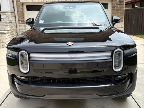 Used 2025 Rivian R1S Adventure AWD/4WD image 4