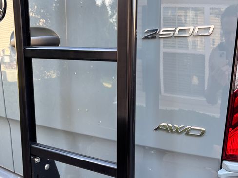 Used 2024 Mercedes-Benz Sprinter 2500 image 9