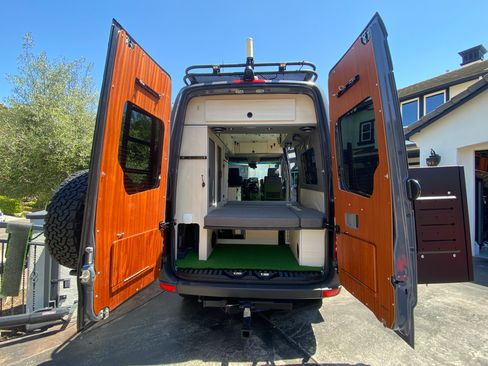 Used 2017 Mercedes-Benz Sprinter 2500 image 6